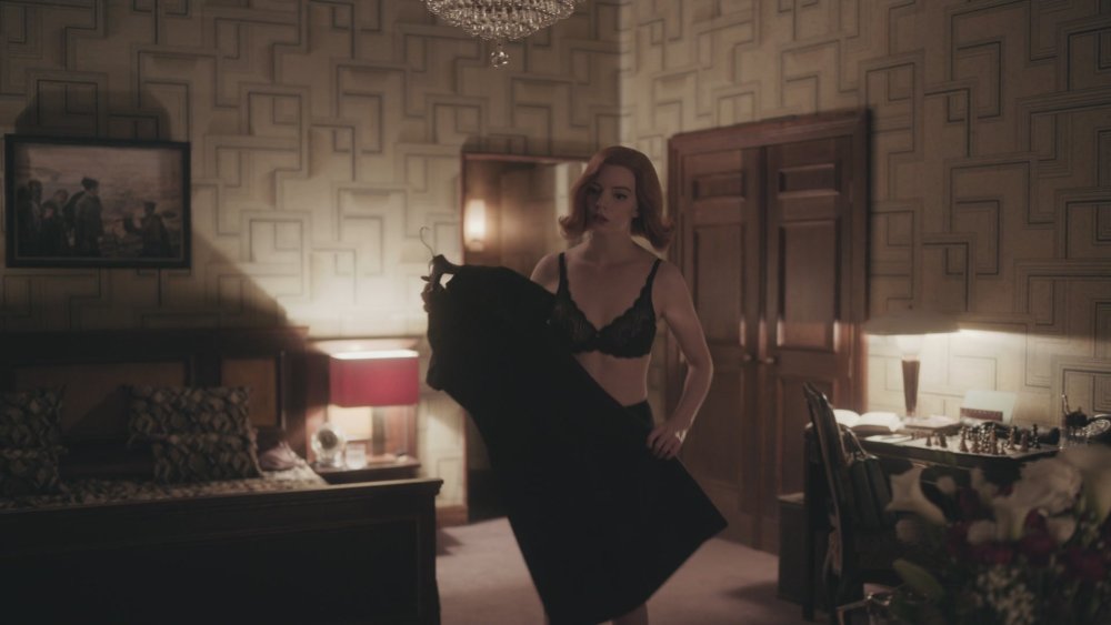 Anya Taylor-joy spit her chest