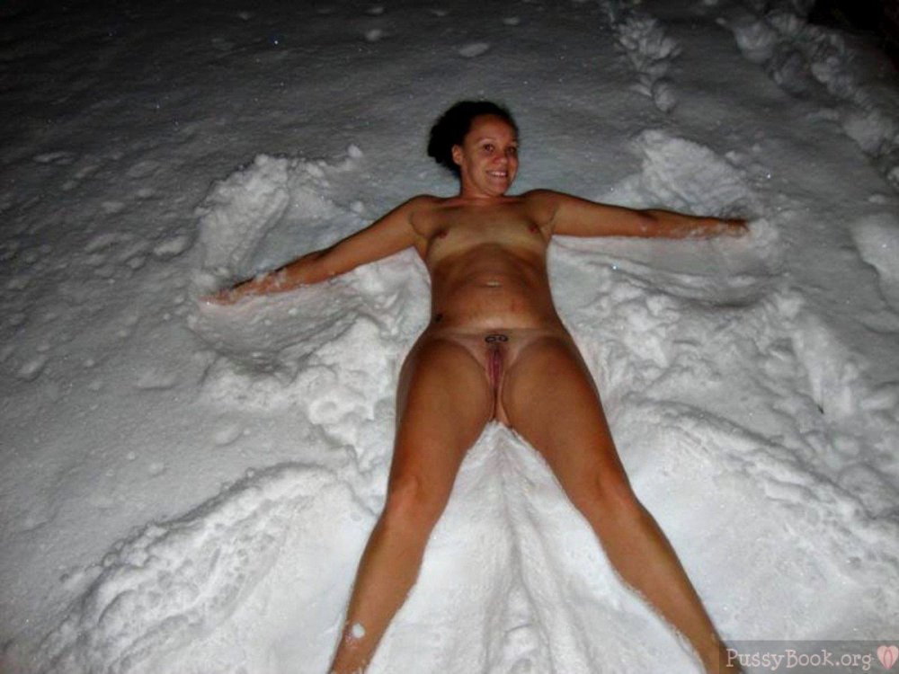 The girl got stuck in the snow xxx