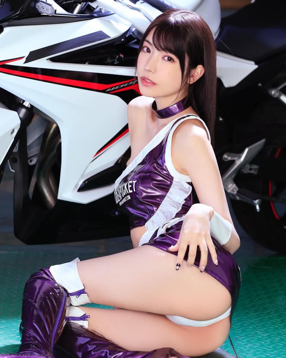 Karen Kaede 18 + Photo