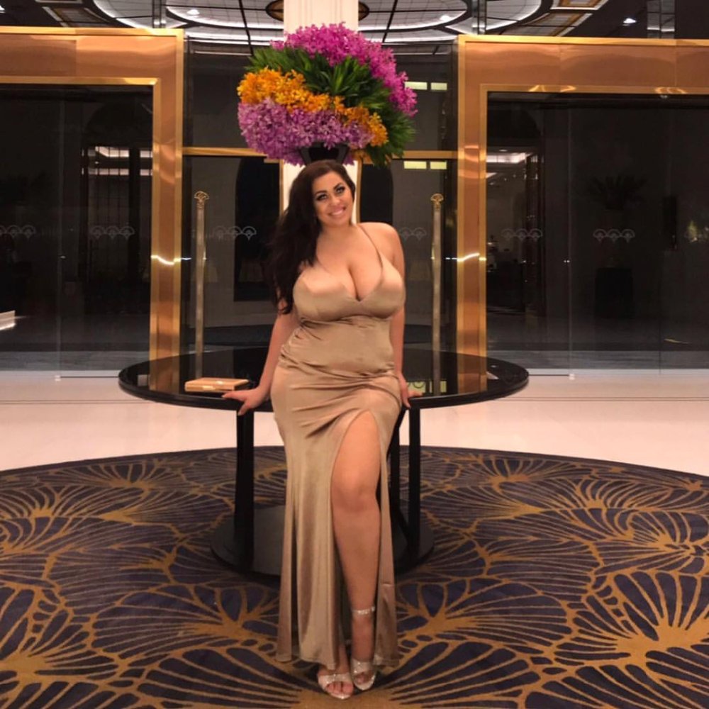 Mature with big breasts in a swimsuit
