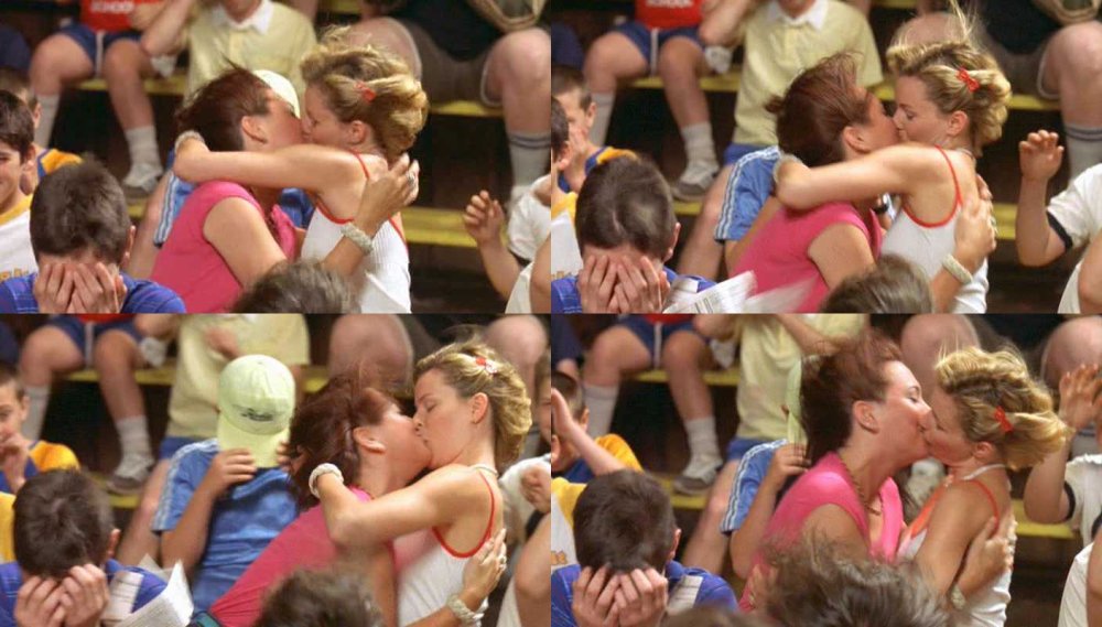 Elizabeth Banks kiss