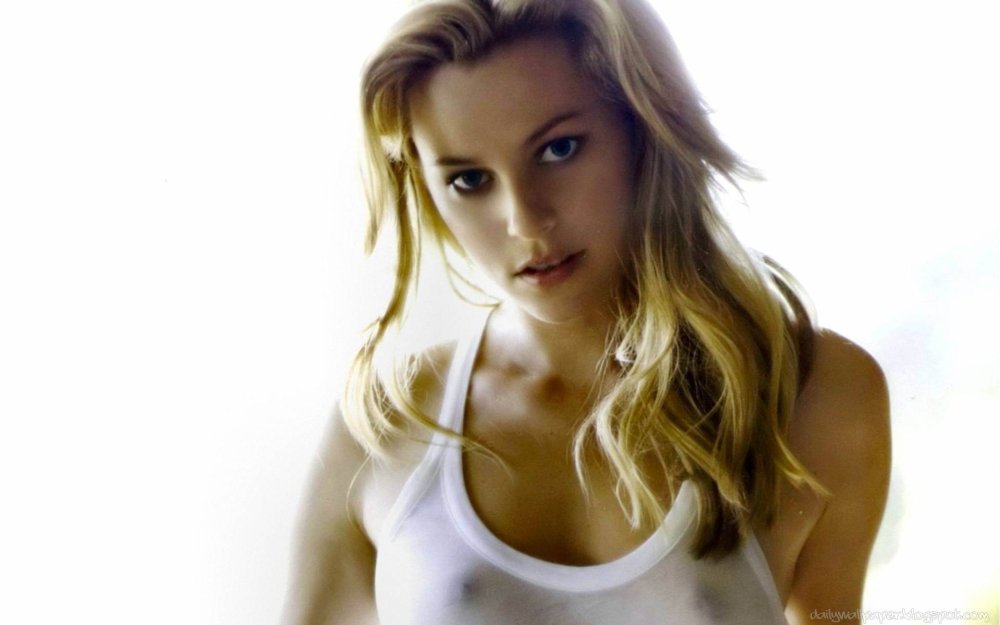 Elizabeth Banks