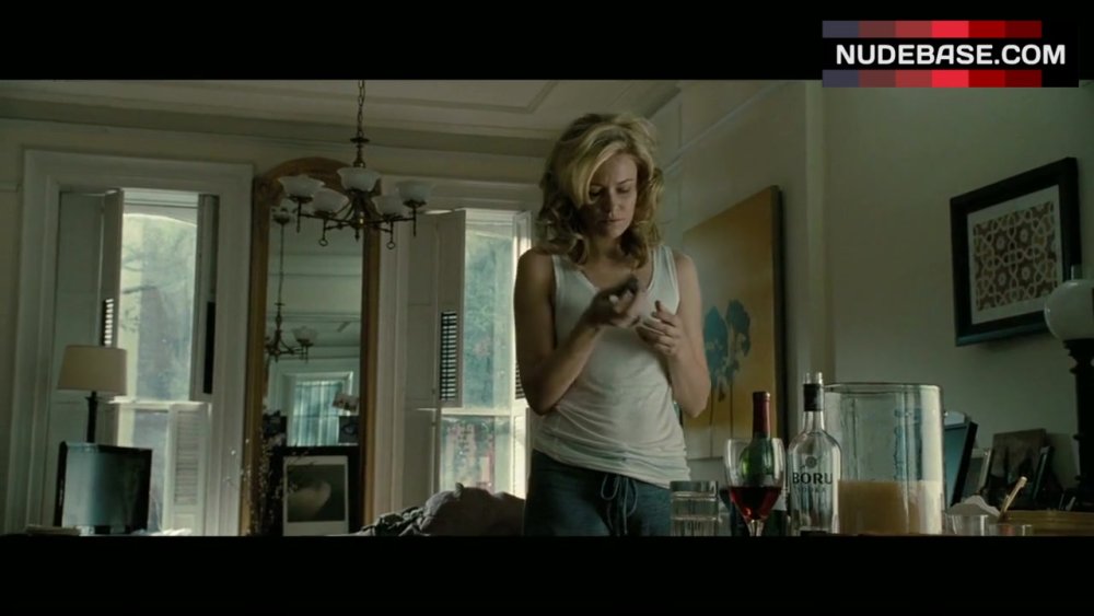 Elizabeth Banks Sisk in the film