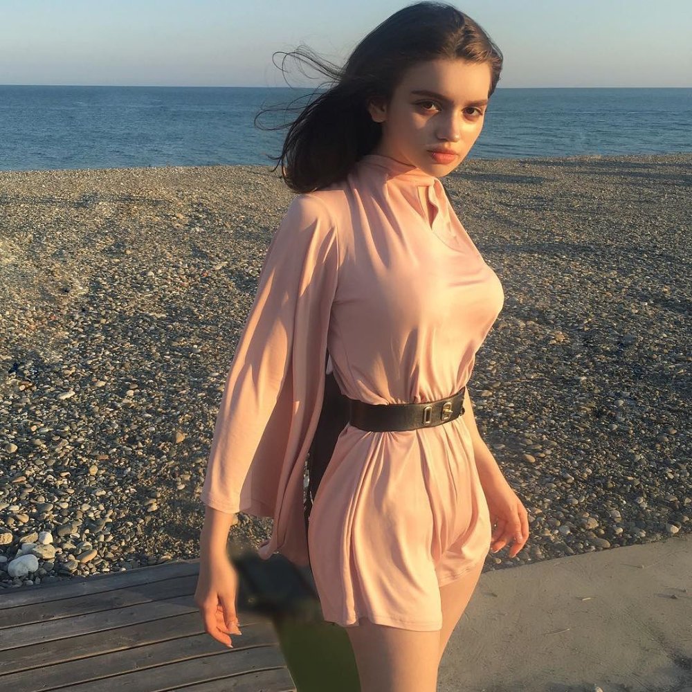 Yana Poplavskaya Florenslilium
