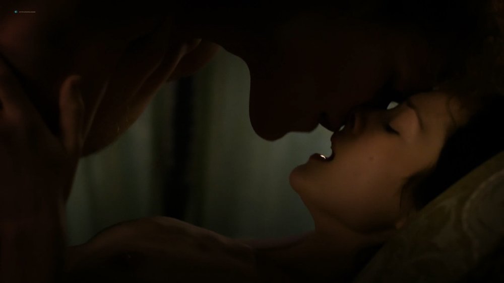 Katherine Langford kiss