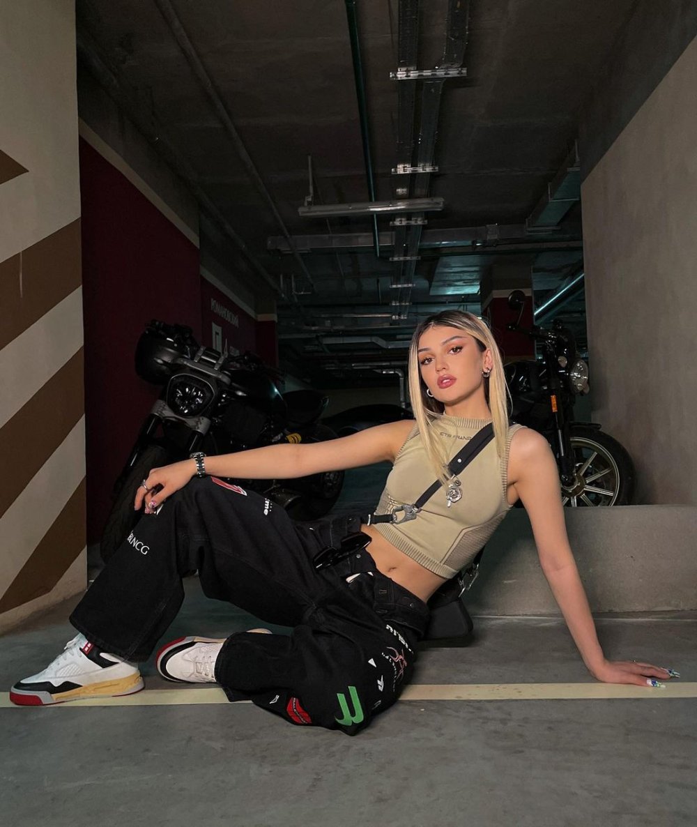 Dina Saeva is a figure