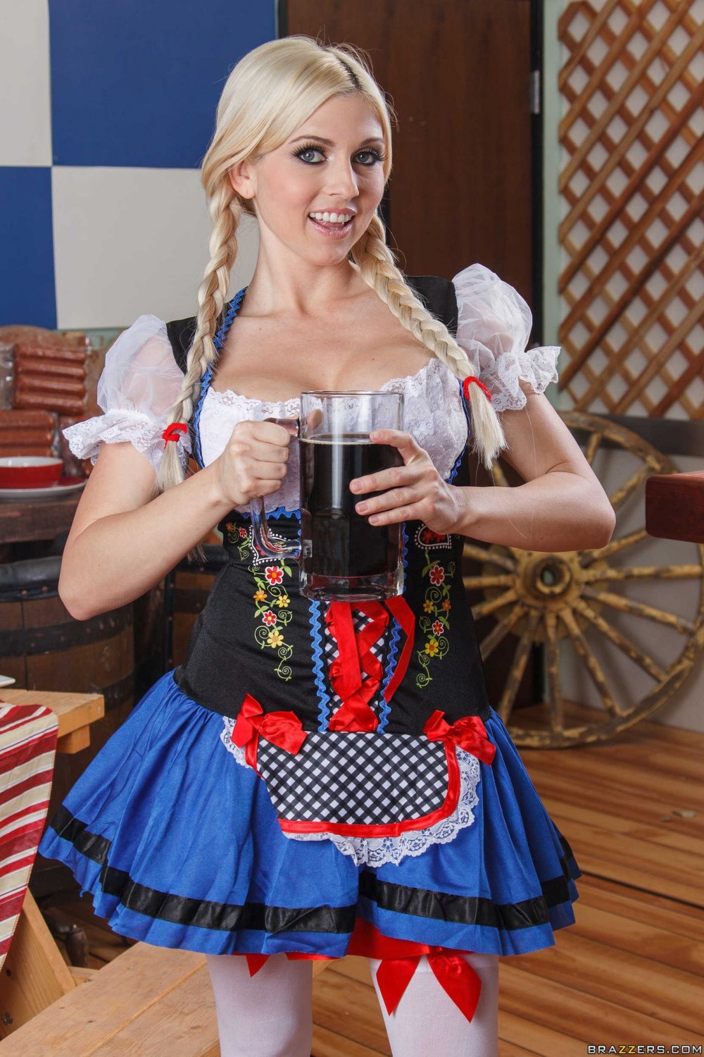 Fuck with a waitress of Oktoberfest