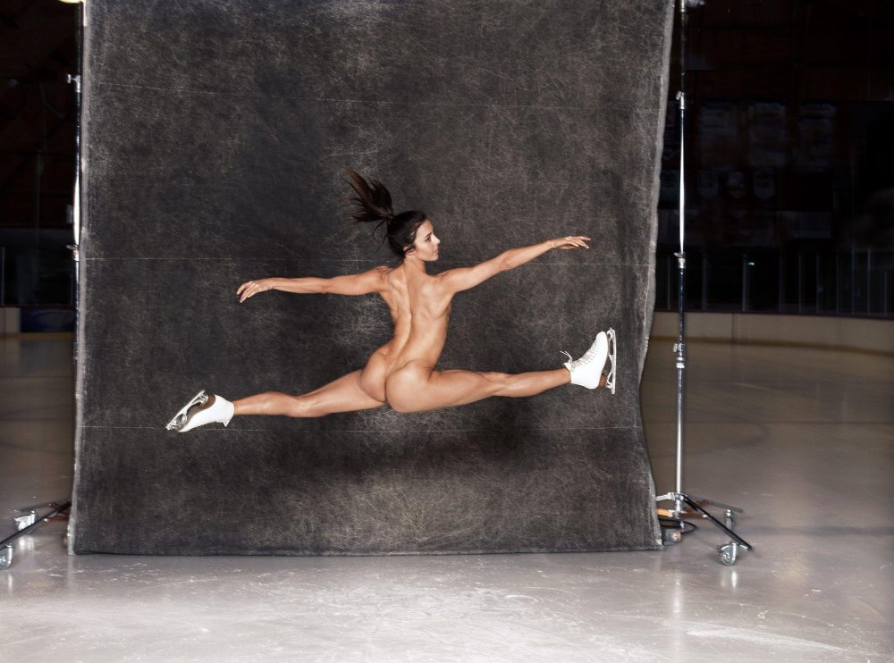 Naked skater without panties