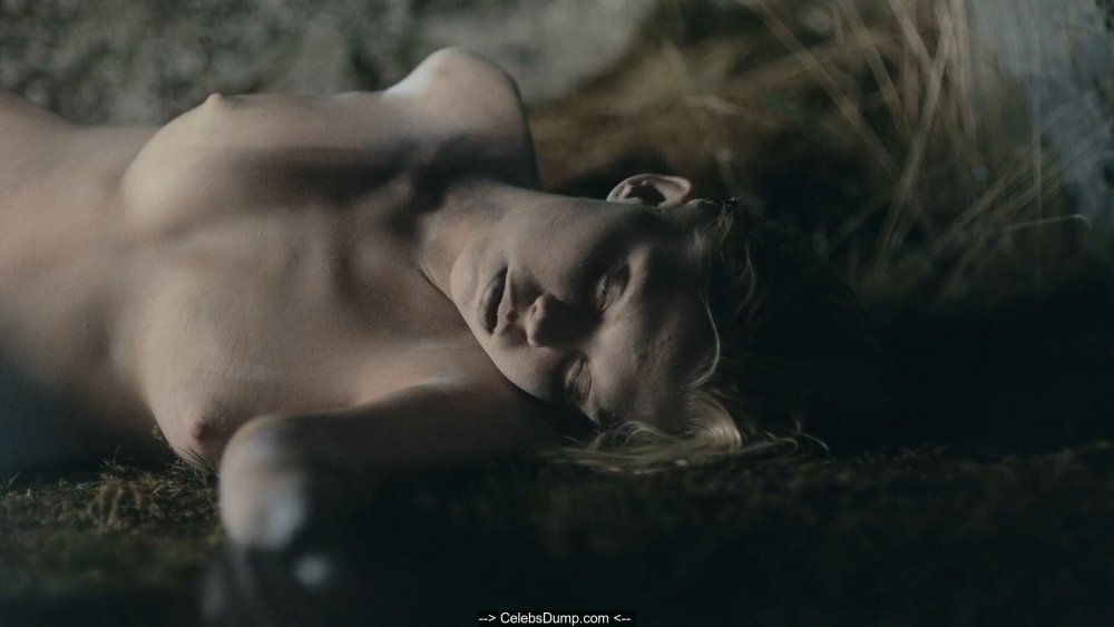 Lada Aukshtykalnis naked breasts