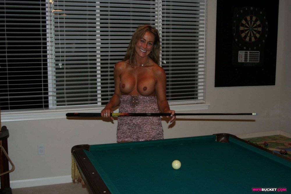 Naked women hockey players