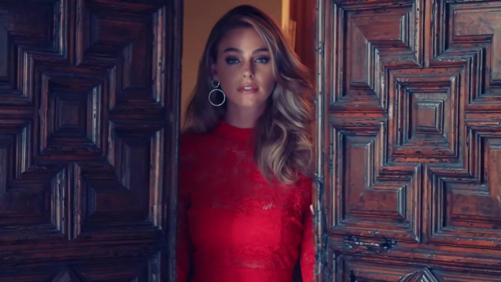 Elizabeth Turner hot