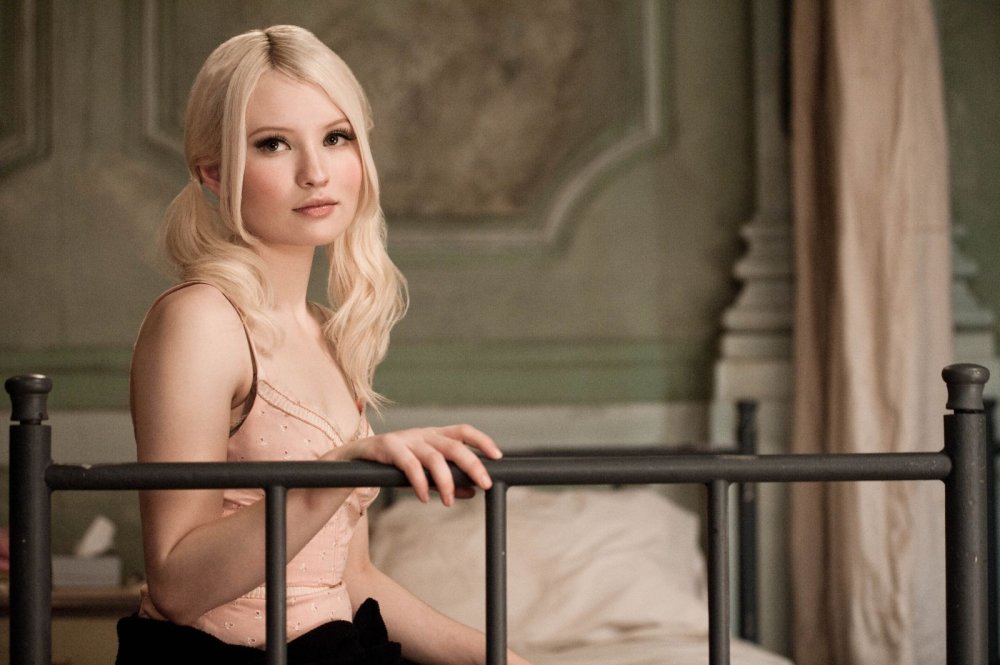 Erotic photo shoot of actress Emily Browning