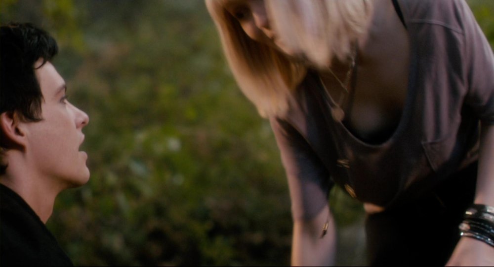 Emily Browning Lezbian