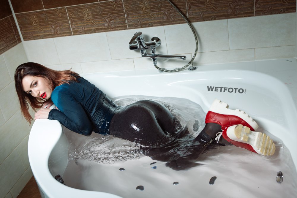 Wetlook girls