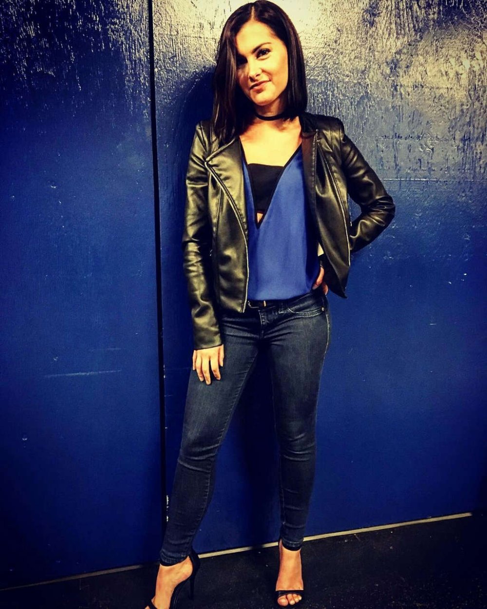 Meganolivi ABOUT