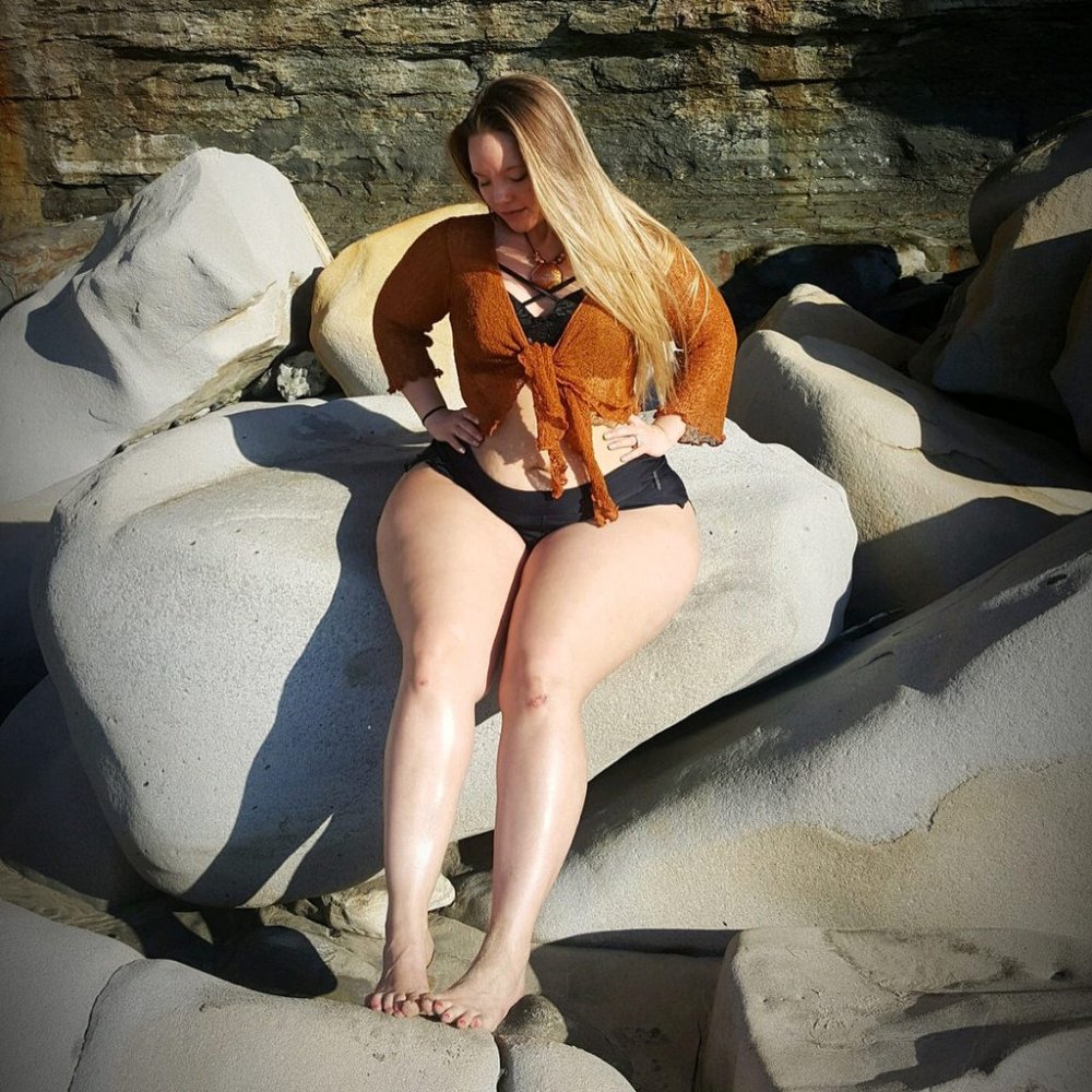 Autumn Falls Hot Model