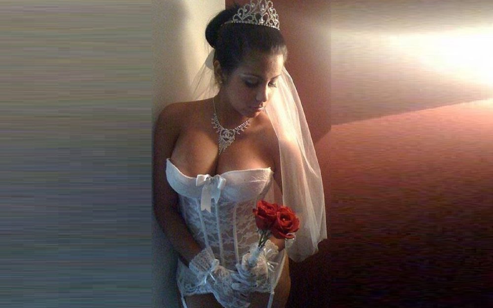Showed the breast at the wedding