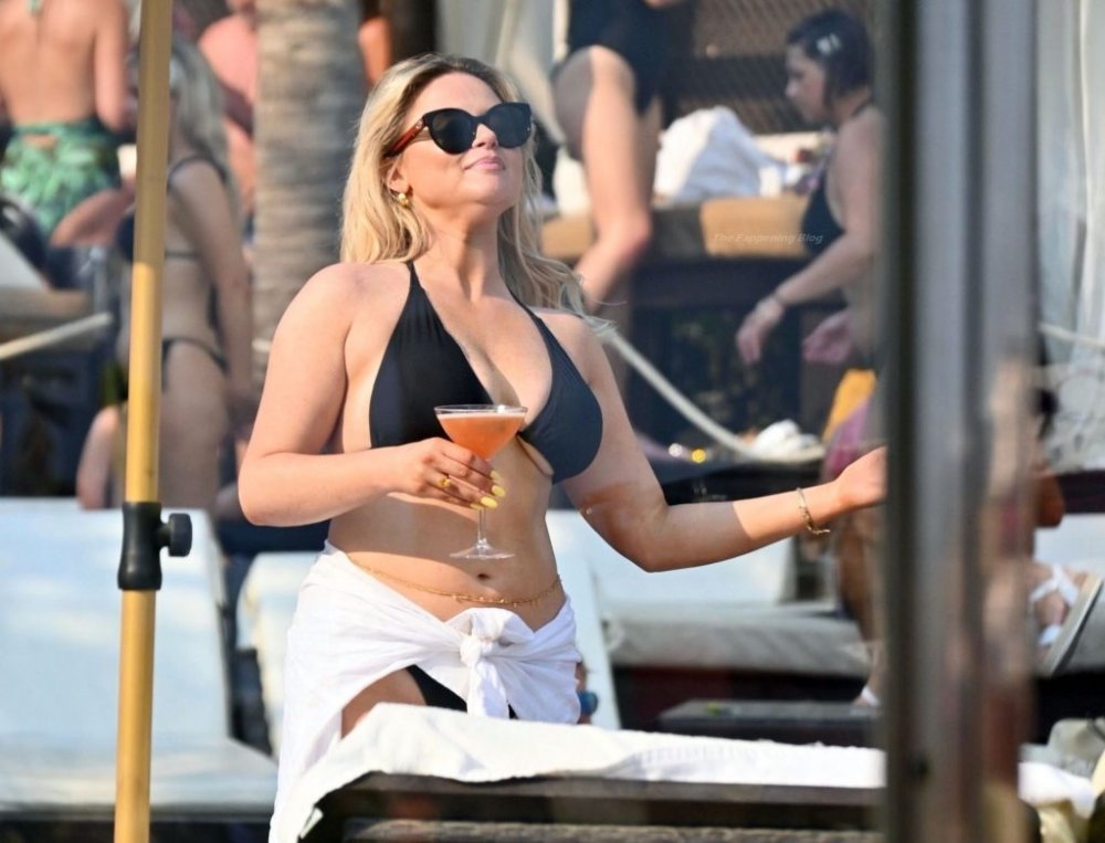 Emily Blunt Kiss