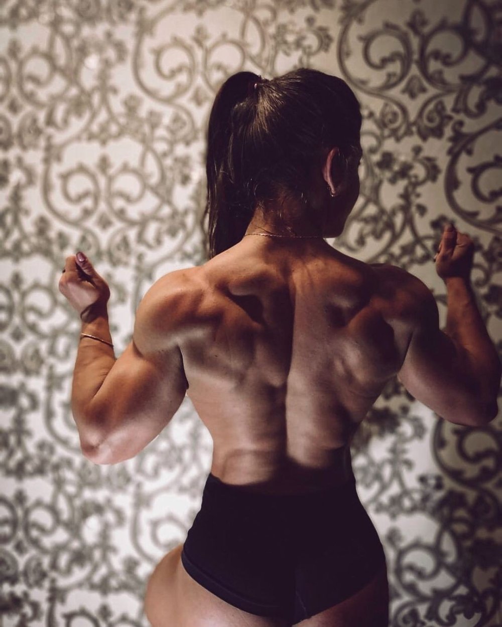 Anastasia Leonova Muscle
