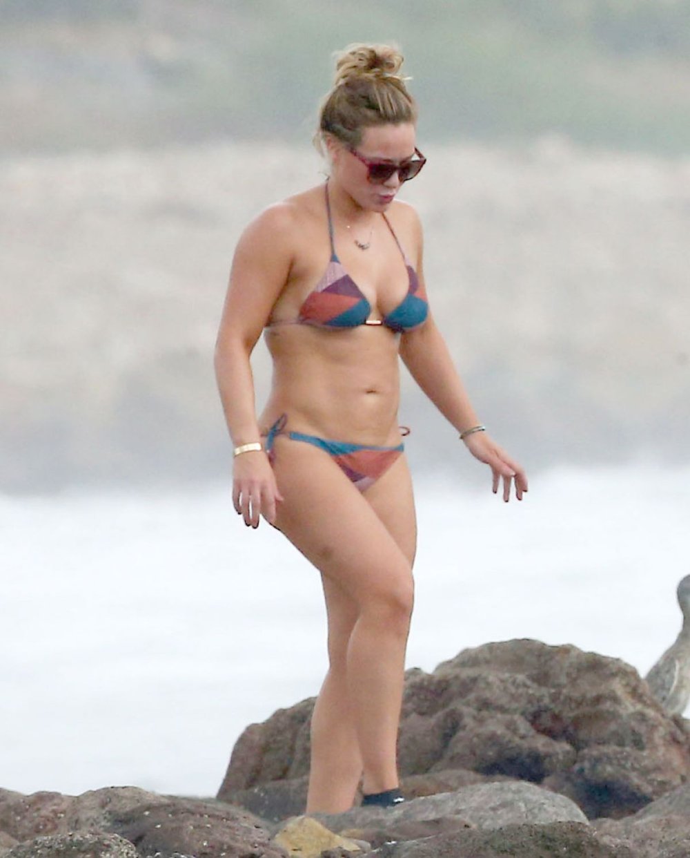 Hilary Duff is now topless