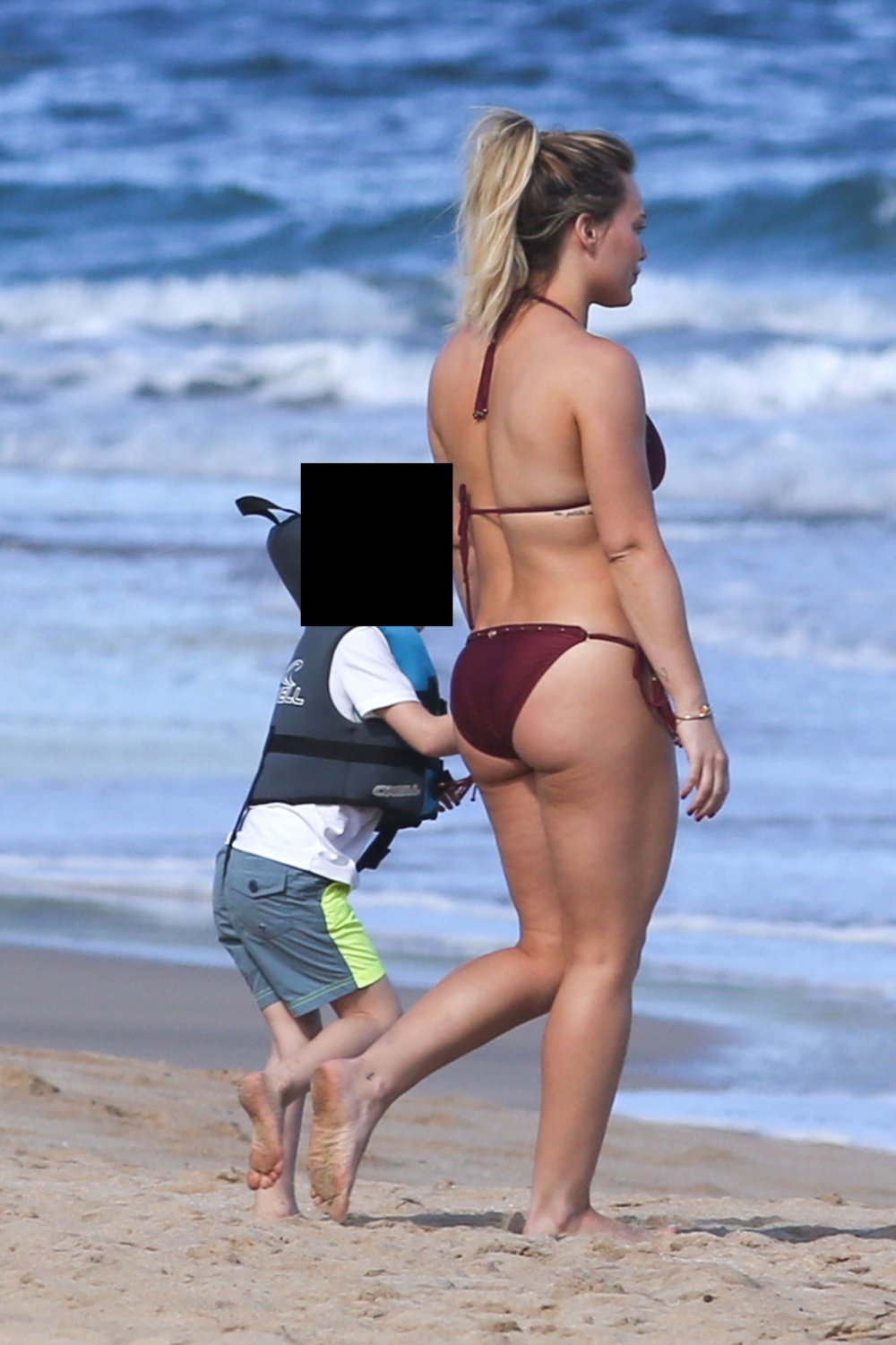 Naked actresses Hilary Duff