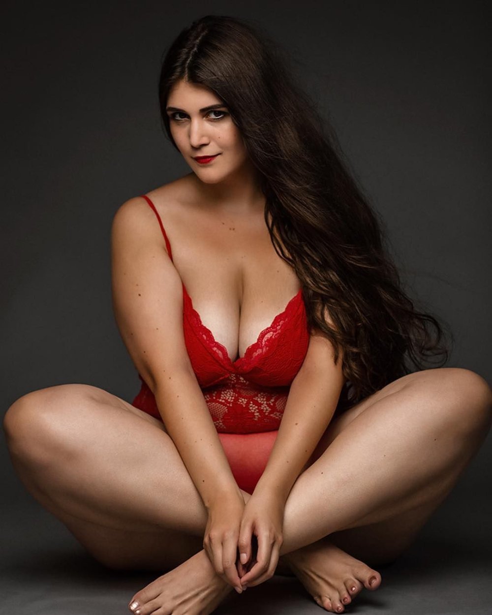 Casual dark -haired Curvy lies
