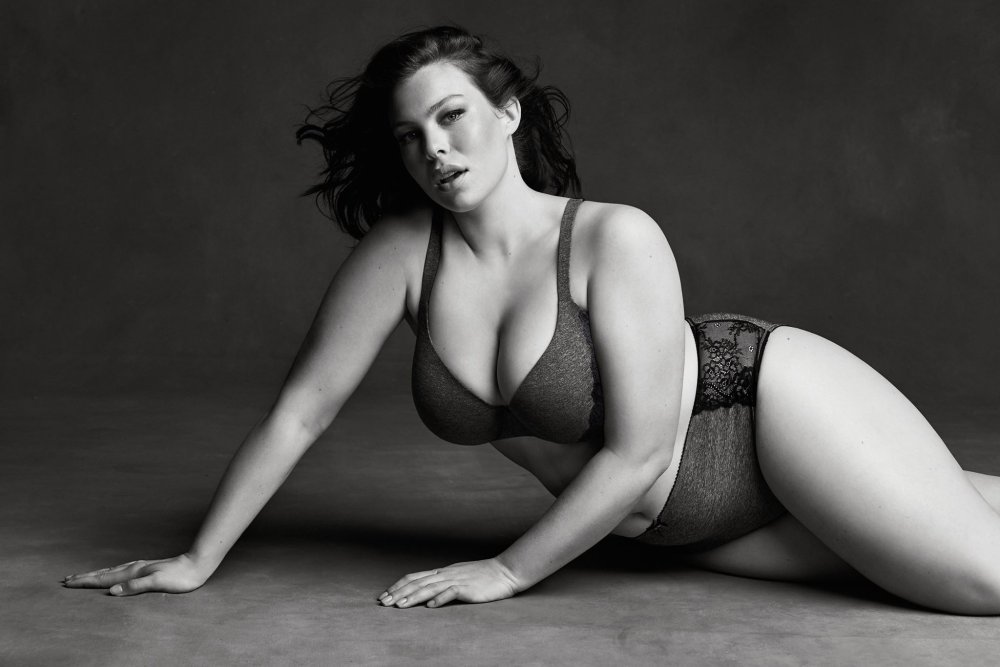 Ashley Alexis Plus-Size model
