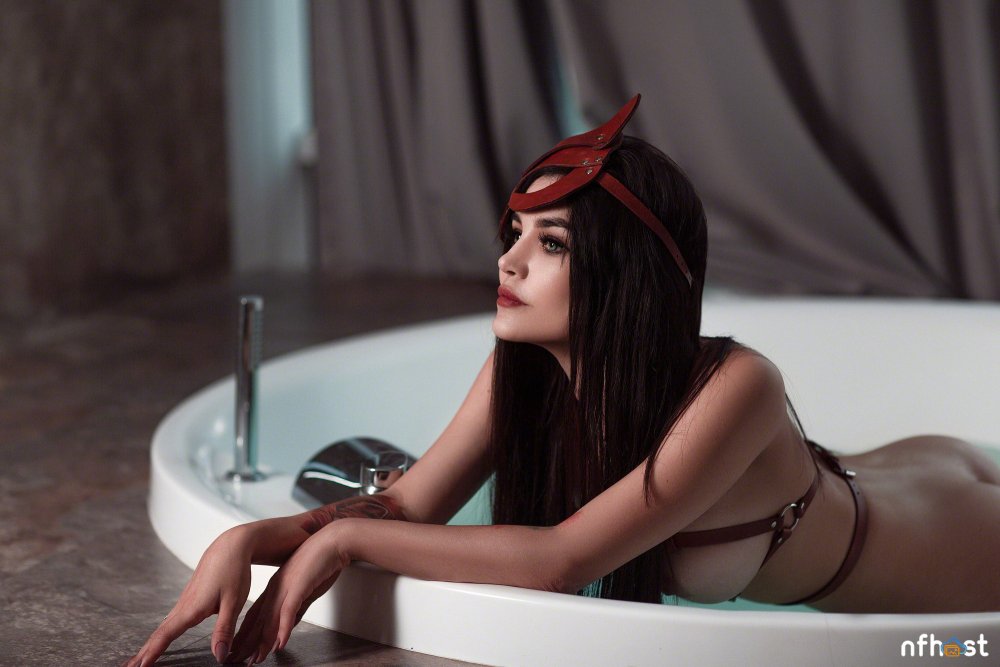 Christina Fox +18