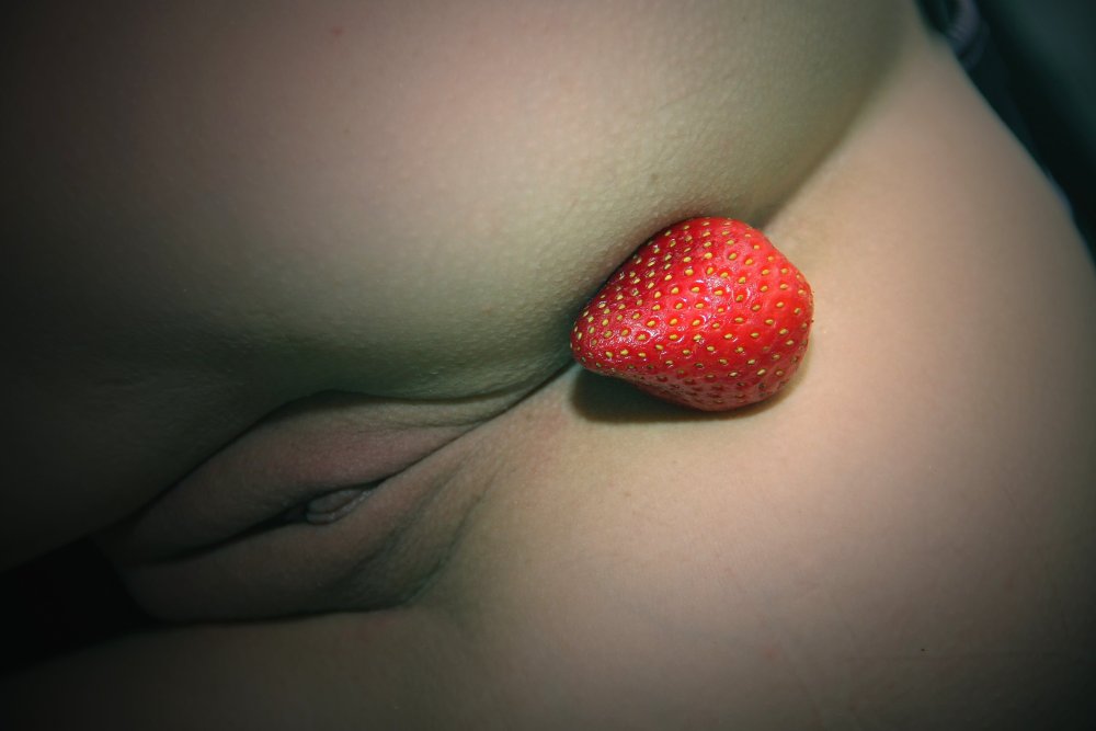 Strawberry (naked girls)