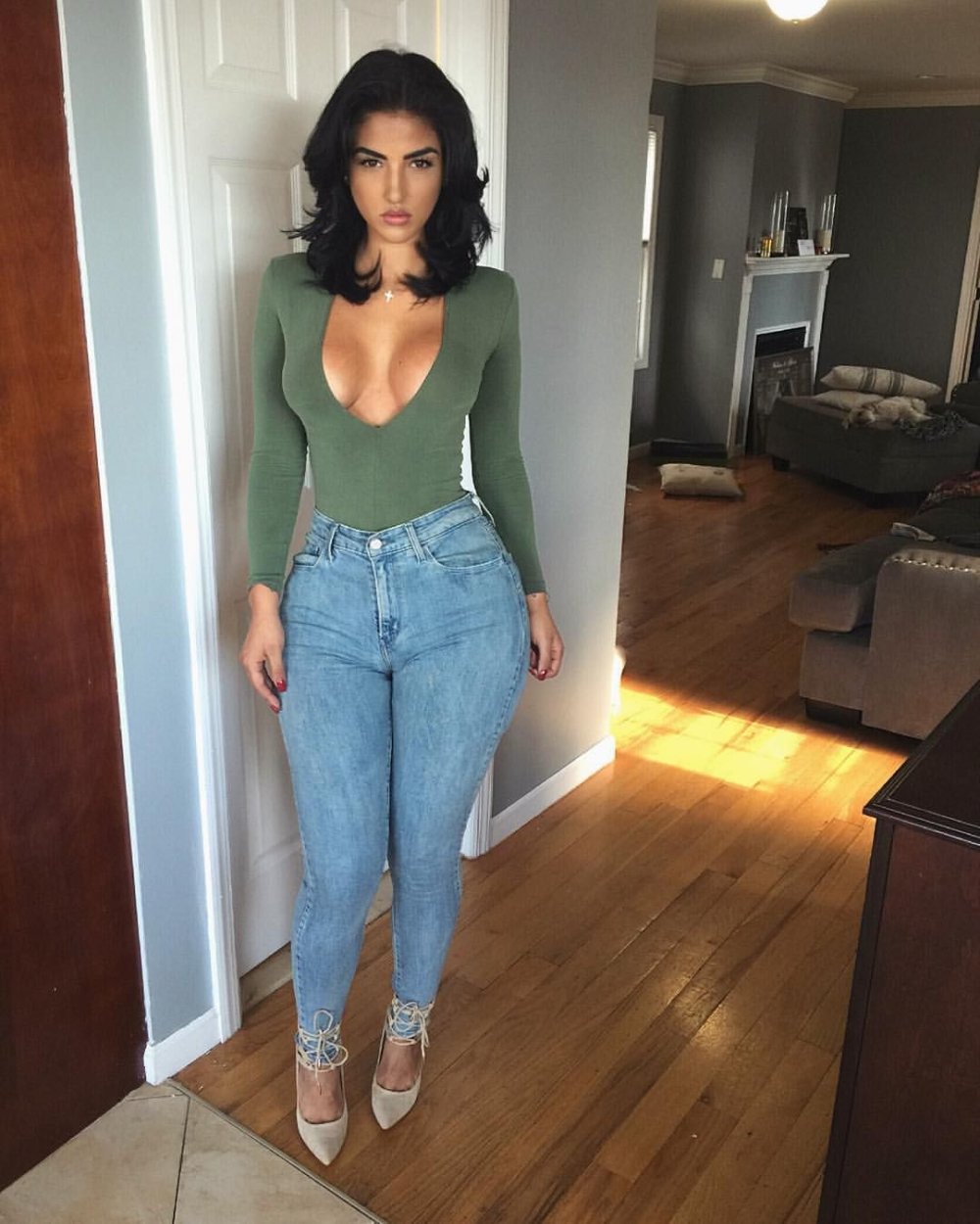 Alissa Sorto in jeans