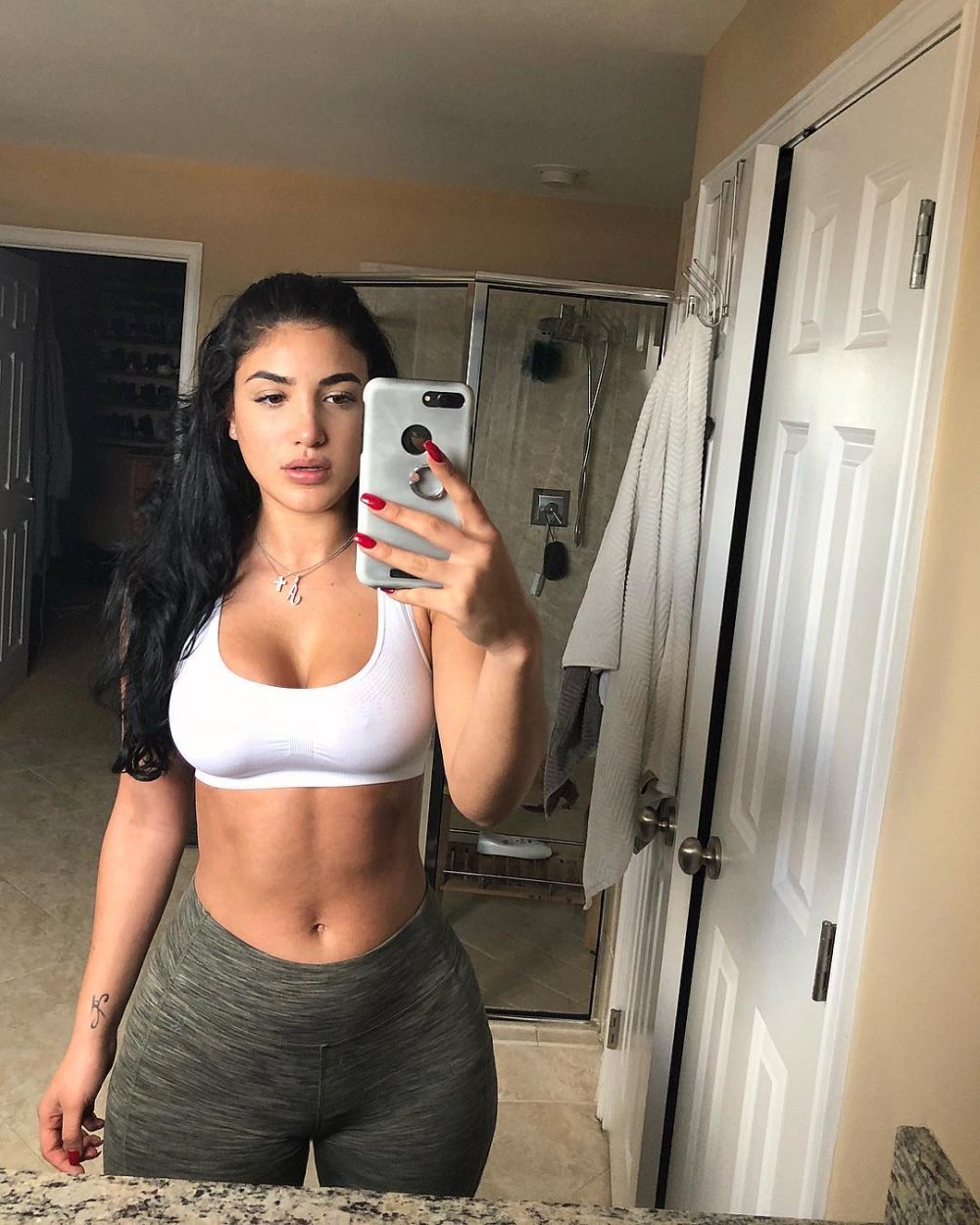 Alissa Sorto in jeans