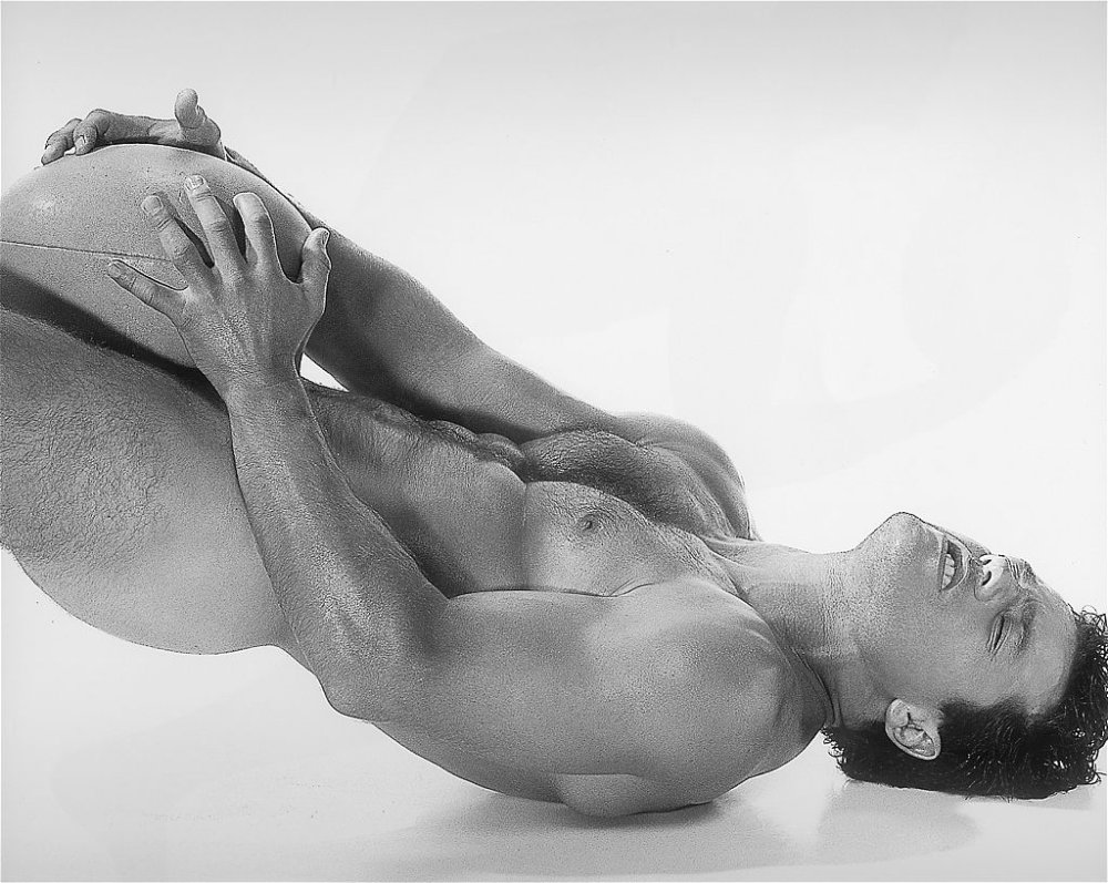 Beautiful poses of naked guys