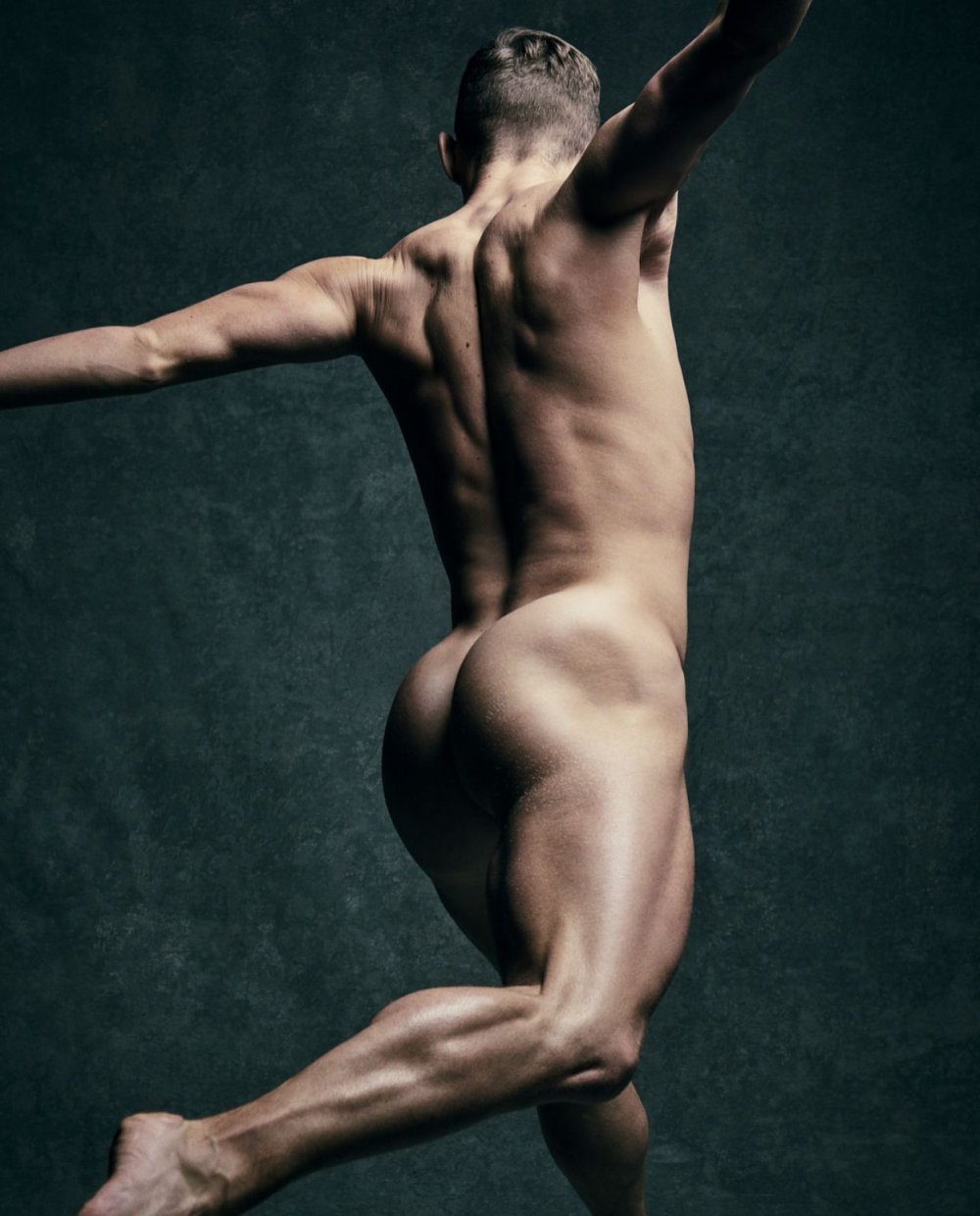 Male body in art