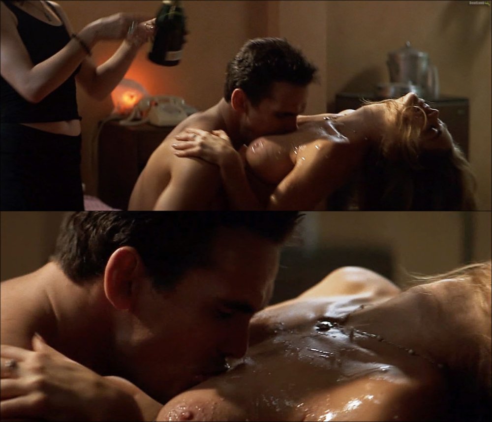 Naked Denise Richards / Denise Richards