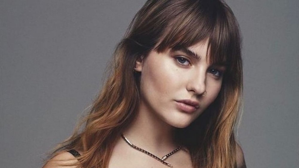 Victoria de Angelis in profile