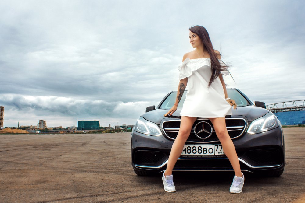 Mercedes E63 AMG with girls