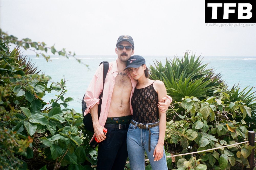 Willa Holland 2021