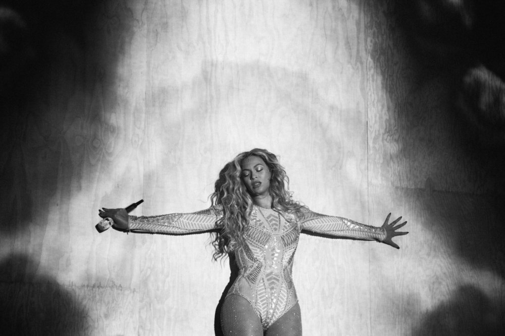 Beyoncé Noules naked breasts