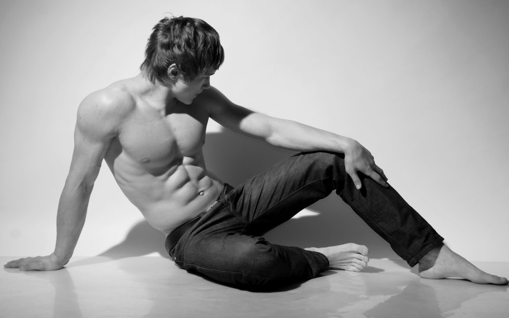 Naked men's torso
