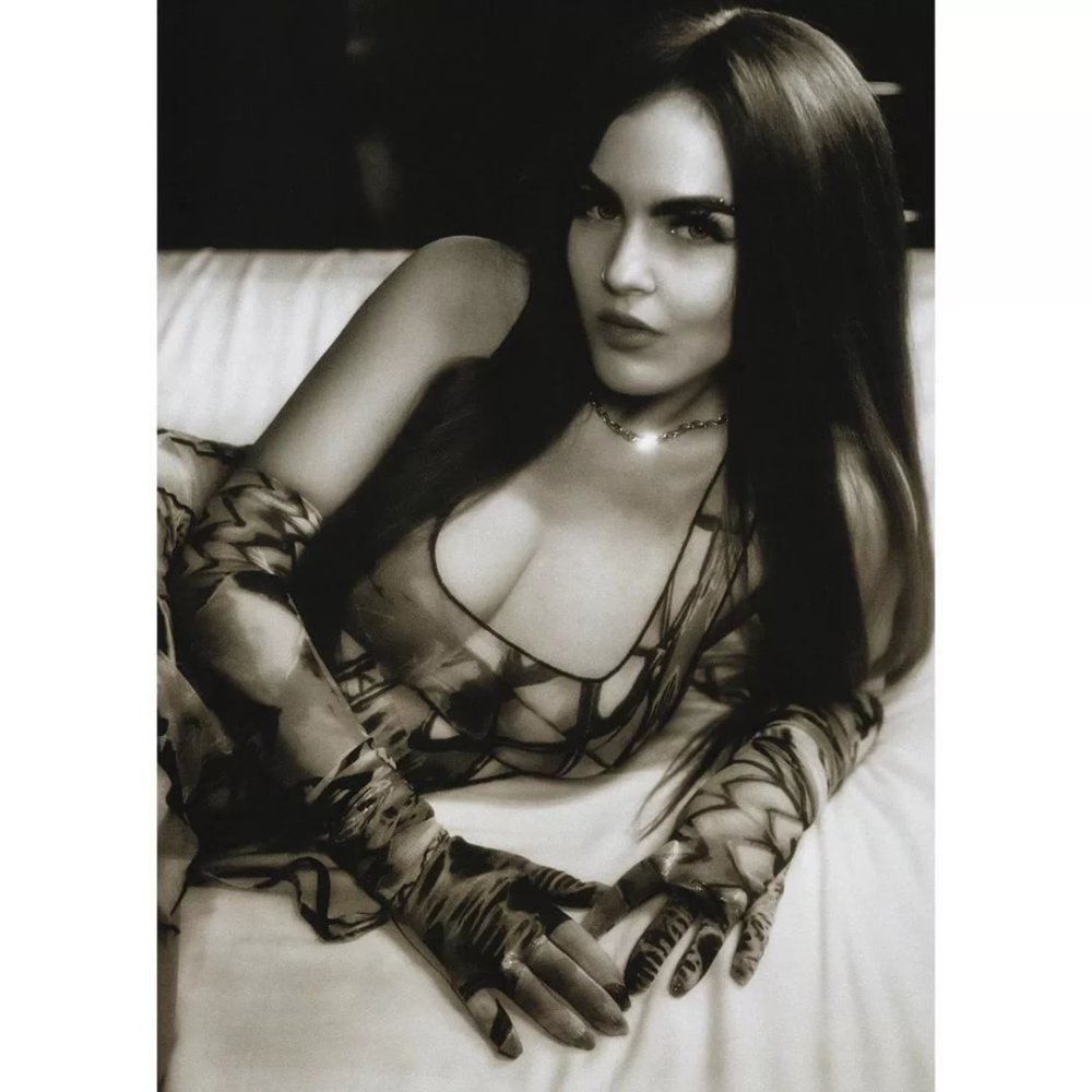 Sofya Tayurskaya Little Big Naked