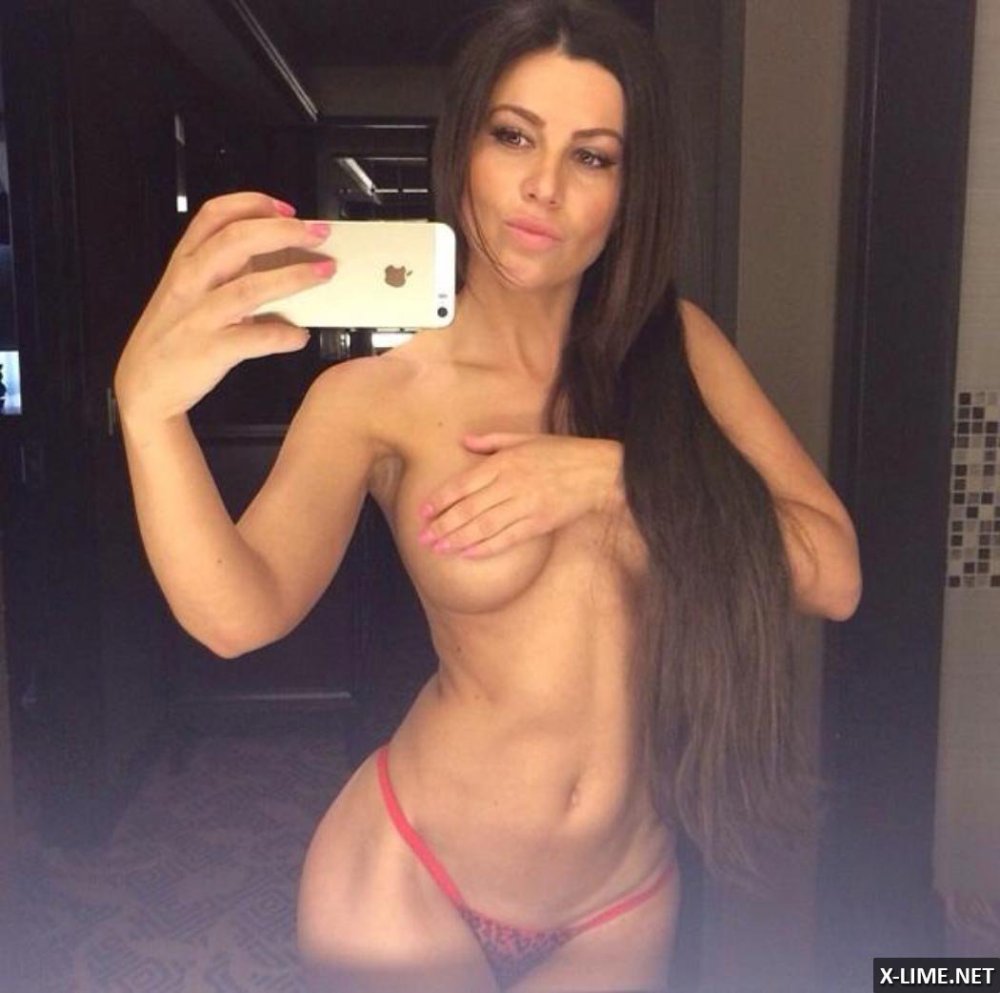 Selfies of naked girls