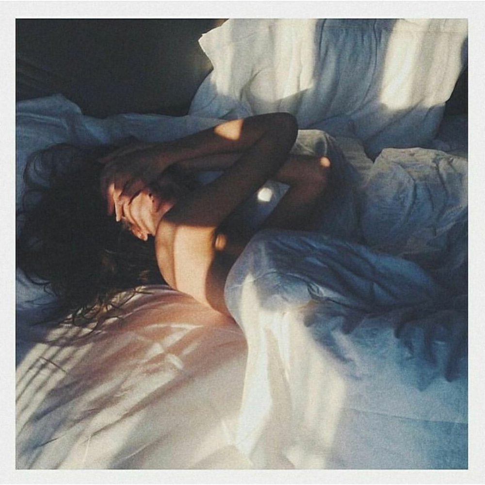 The female body of the selfie