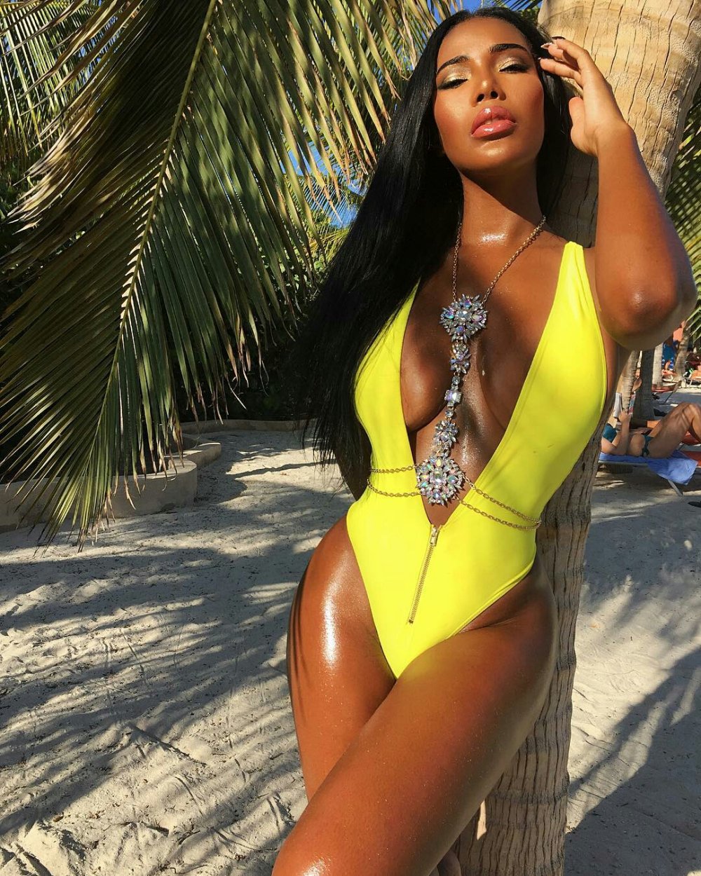 Monifa Jansen Amazon