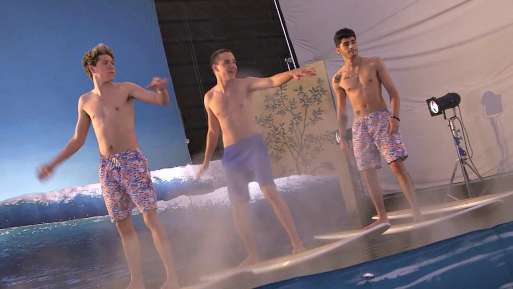 Niall Horan without T -shirt
