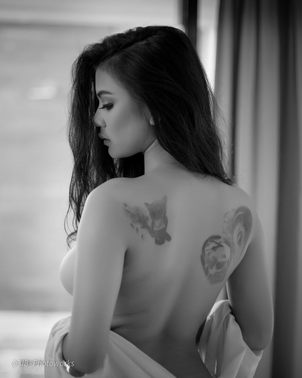 Bulk -eyed brunette naked