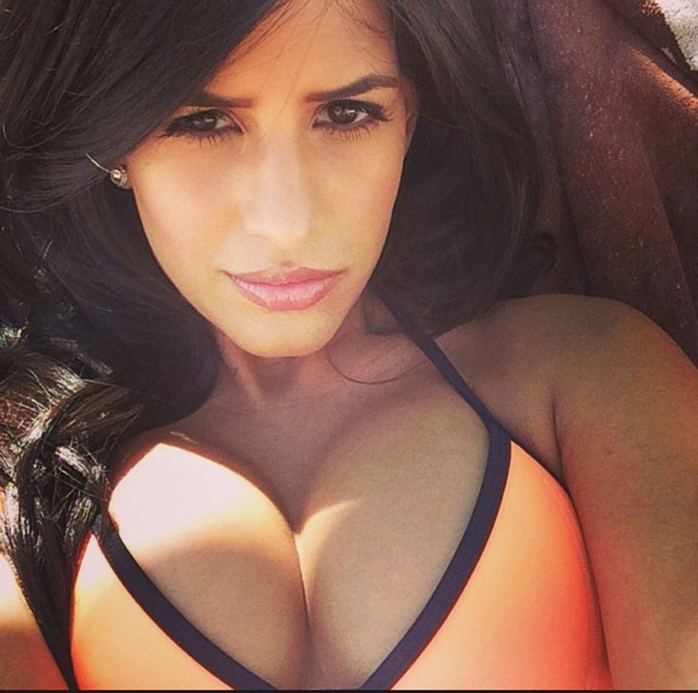 Naked singer Jasmine