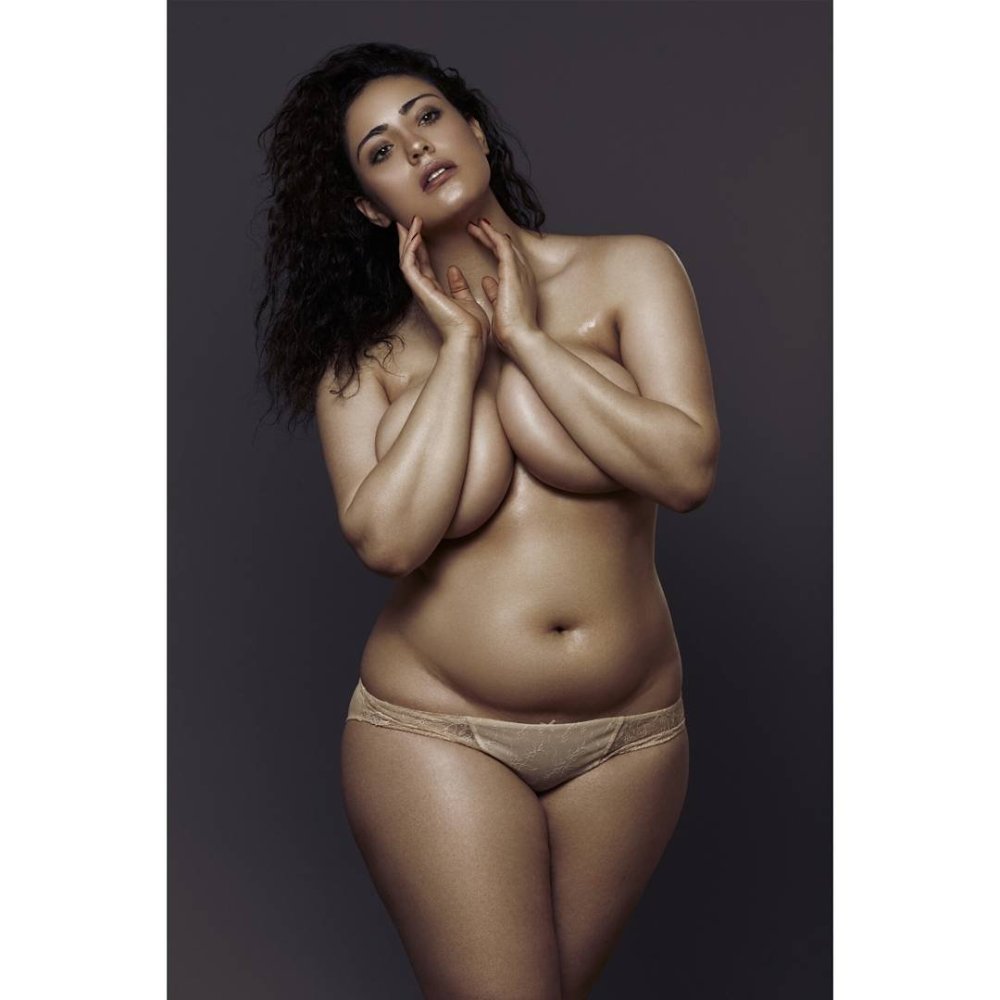 Michelle Mendes Plus saz naked