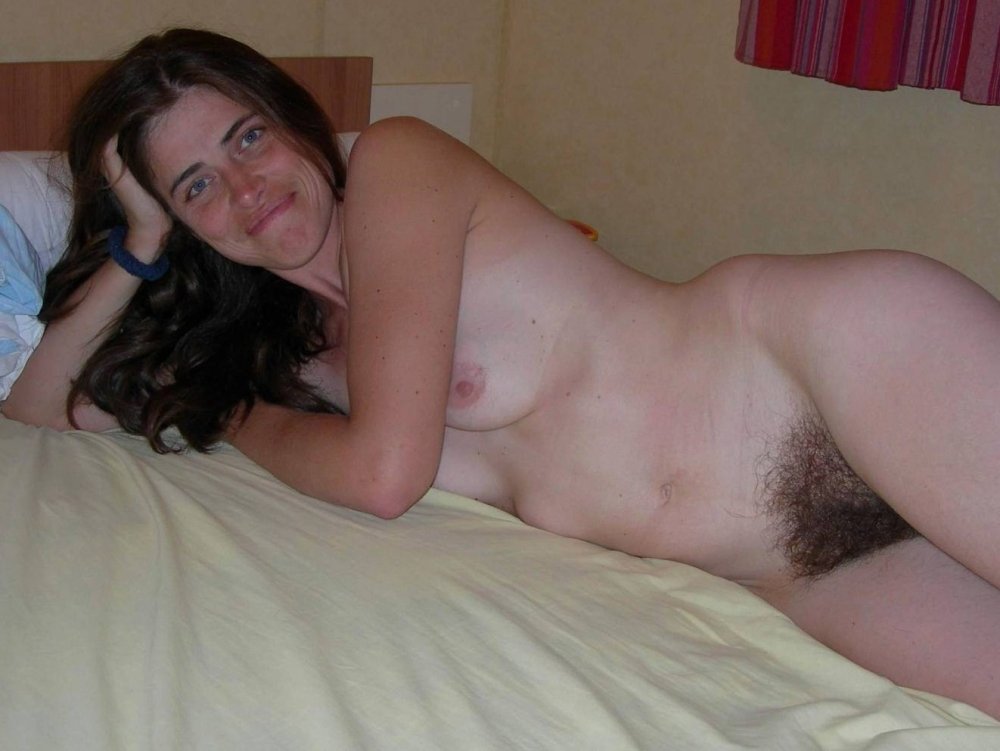 Hairy amateur Little naked in the room