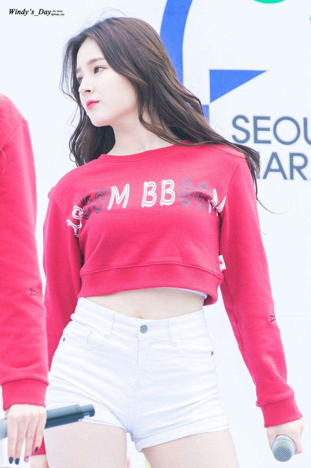 Korean Momoland group without cosmetics