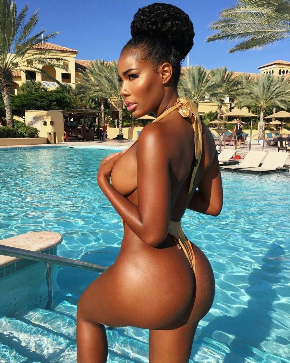 Monifa Jansen hot